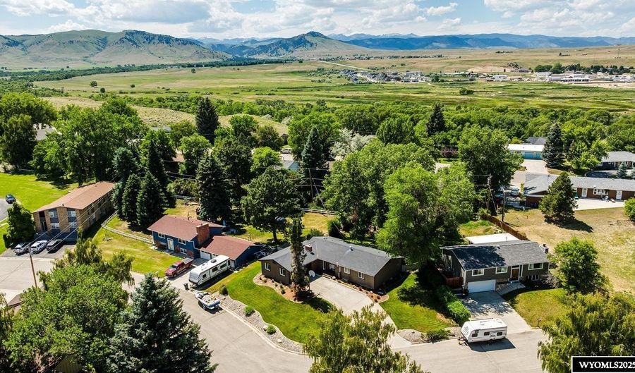 606 Kearney Ave, Buffalo, WY 82834 - 5 Beds, 3 Bath