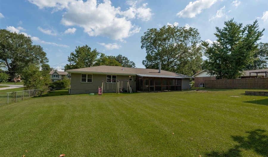 1036 7TH Ave, Alabaster, AL 35007 - 3 Beds, 2 Bath