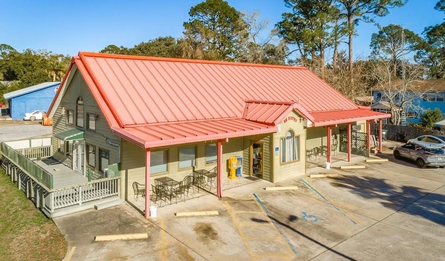 238 Hwy 98 W, Apalachicola, FL 32320 - 0 Beds, 4 Bath