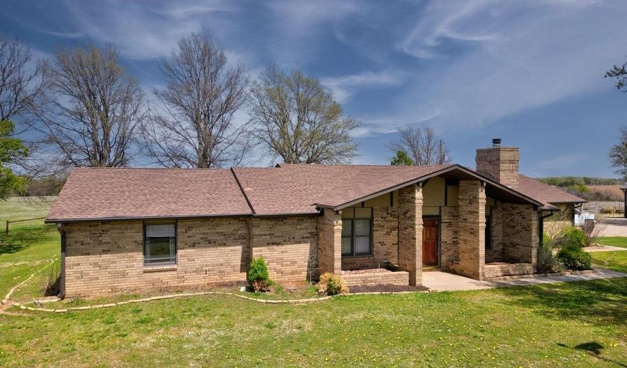 5756 322nd Rd, Arkansas City, KS 67005 - 3 Beds, 2 Bath