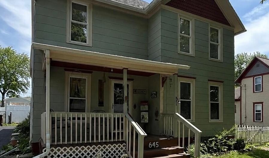 645 State St, Adrian, MI 49221 - 3 Beds, 2 Bath