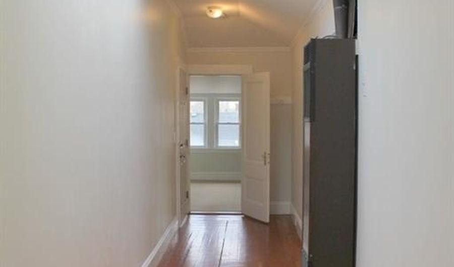 23 Bedlow Ave, Newport, RI 02840 - 1 Beds, 1 Bath