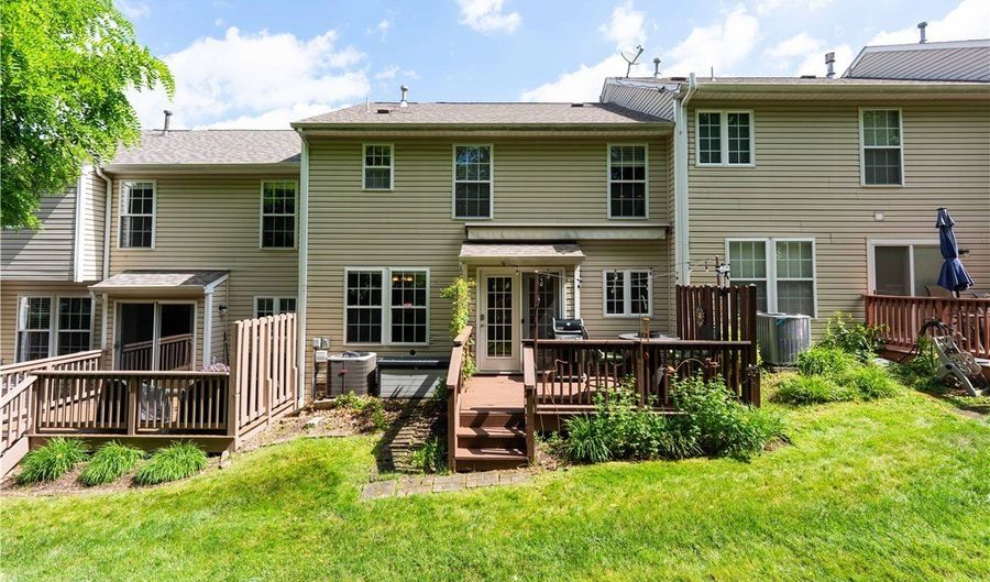 612 Village Green E Blvd, Adams Twp., PA 16046 - 3 Beds, 3 Bath