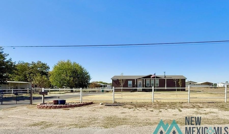 1411 Tokay Ave, Carlsbad, NM 88220 - 3 Beds, 3 Bath
