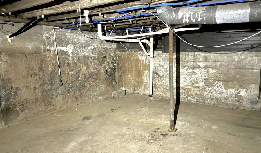 1702 Arrow Ave, Anderson, IN 46016 - 3 Beds, 1 Bath