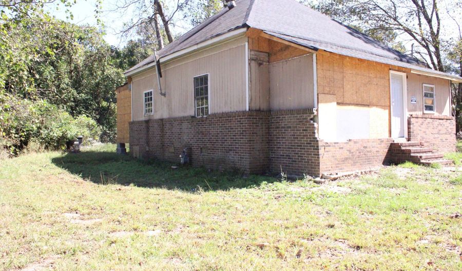 339 Atlanta St, Barnesville, GA 30204 - 2 Beds, 1 Bath