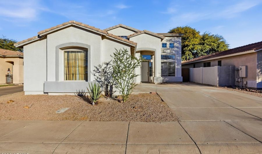 220 W BEECHNUT Pl, Chandler, AZ 85248 - 3 Beds, 3 Bath