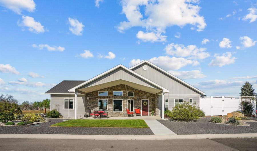 930 Applewood Dr, Buhl, ID 83316 - 5 Beds, 4 Bath