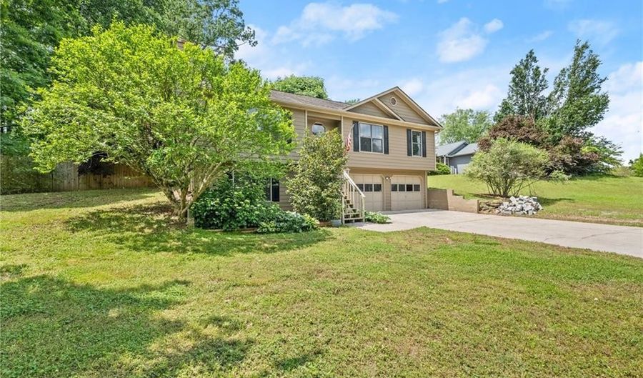 5520 Elderberry Ln, Flowery Branch, GA 30542 - 4 Beds, 2 Bath