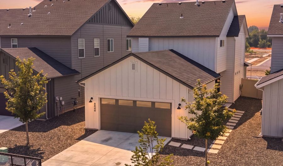 8848 W Hill Road Pkwy, Boise, ID 83714 - 3 Beds, 3 Bath