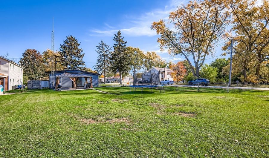 19 W720 Woodland Ave, Addison, IL 60101 - 4 Beds, 1 Bath