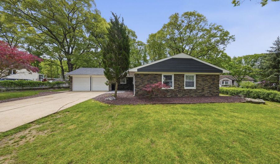 234 Lloyd Rd, Aberdeen, NJ 07747 - 4 Beds, 2 Bath