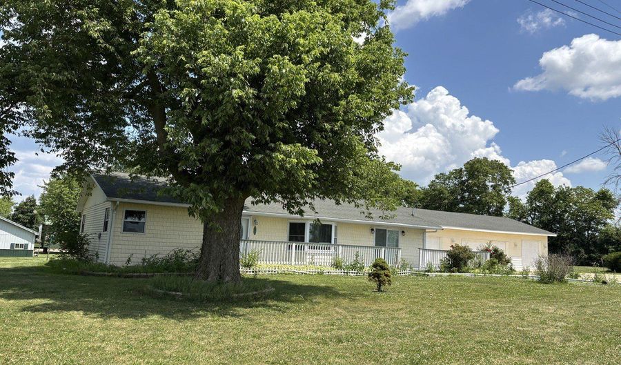 3667 ARTHESIA St E, Armstrong, IL 61812 - 3 Beds, 3 Bath