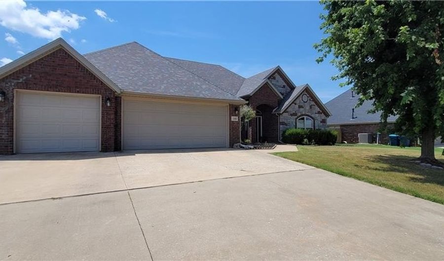 2305 Chinquapin Ave, Bentonville, AR 72713 - 4 Beds, 2 Bath