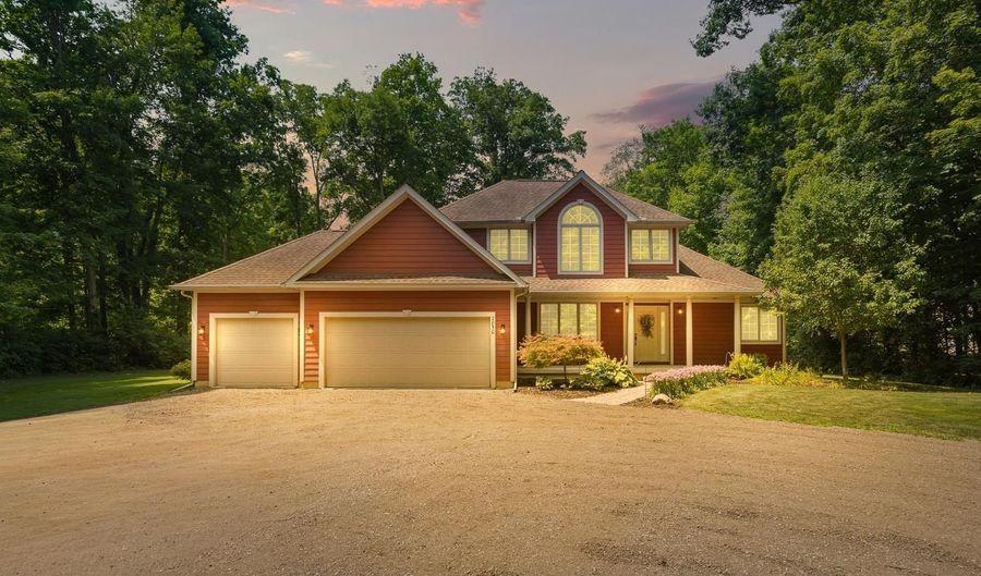 2850 Lee Marie Dr, Adrian, MI 49221 - 4 Beds, 4 Bath