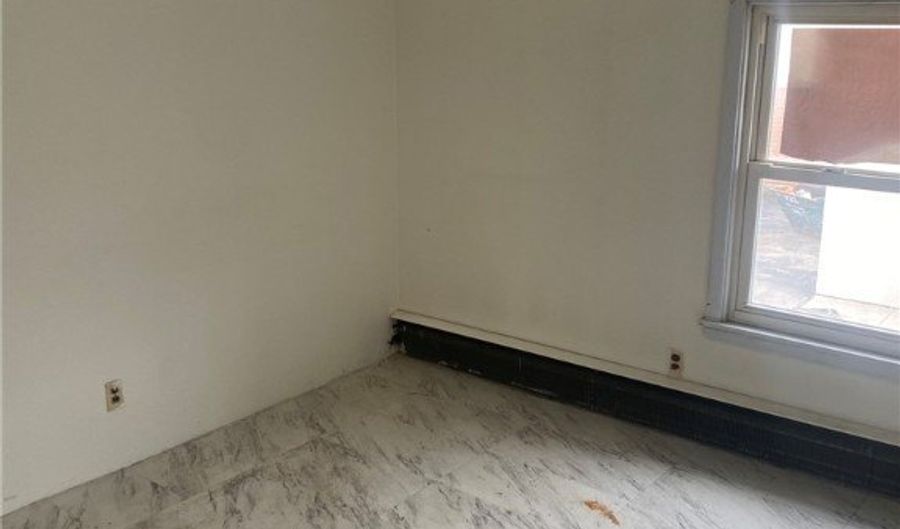 13249 Broadway St, Alden, NY 14004 - 6 Beds, 2 Bath