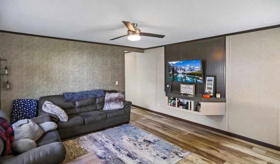 13601 387th Ave, Aberdeen, SD 57401 - 3 Beds, 2 Bath