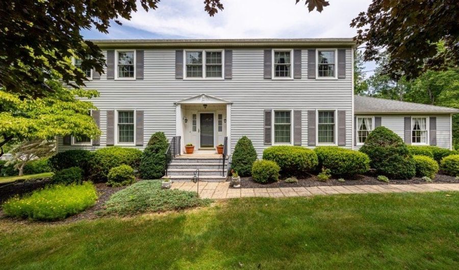 31 Stratfordshire Dr, Alloway, NJ 07461 - 4 Beds, 3 Bath