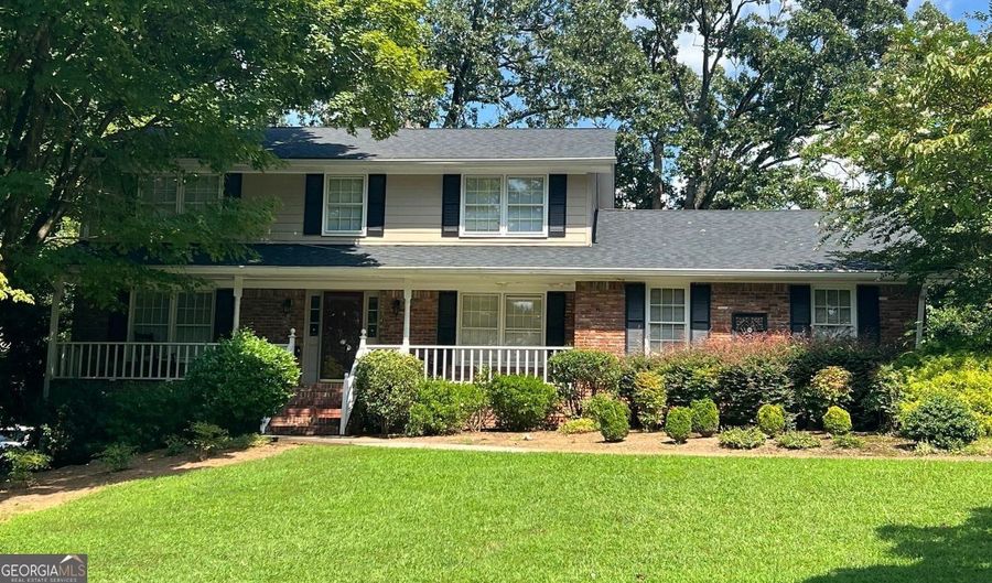 5109 Mount Vernon Way, Atlanta, GA 30338 - 4 Beds, 3 Bath
