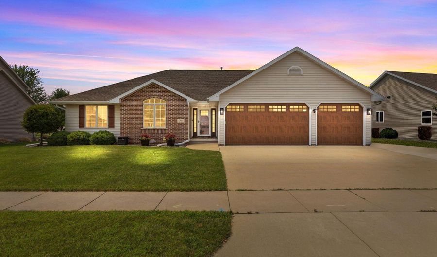 4807 N FUJI Dr, Appleton, WI 54913 - 4 Beds, 4 Bath
