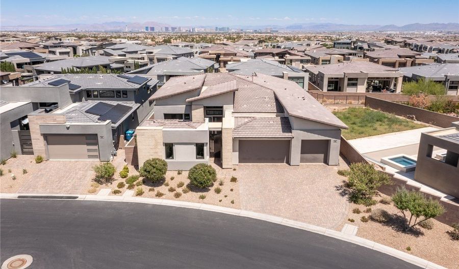 5192 Rock Daisy Dr, Las Vegas, NV 89135 - 3 Beds, 5 Bath