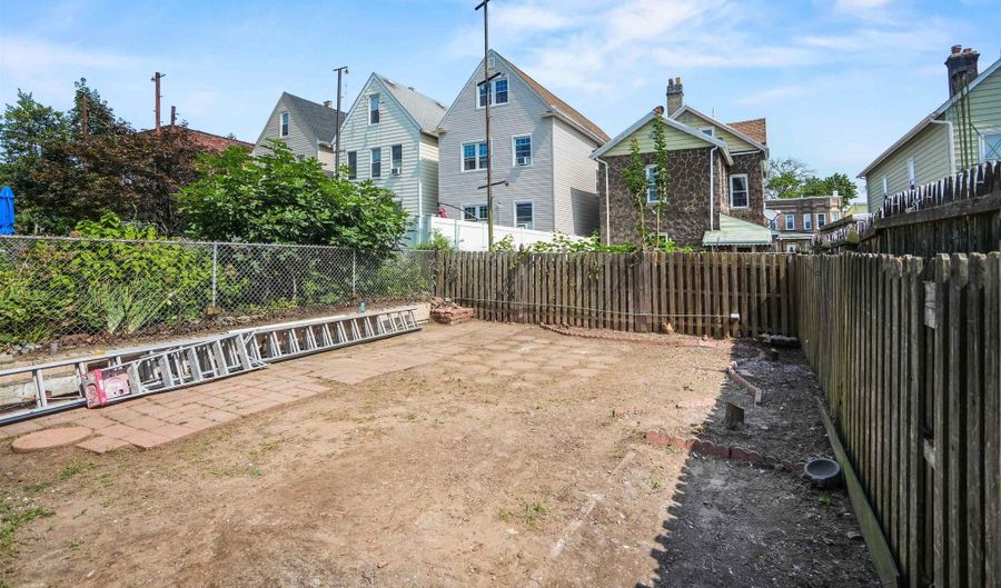 31 W 46TH St, Bayonne, NJ 07002 - 3 Beds, 2 Bath