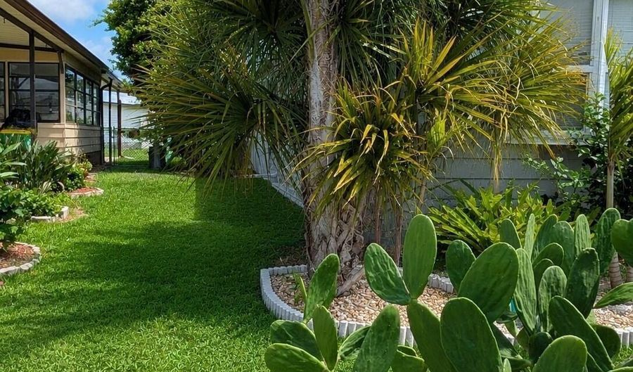 520 Seagull Dr, Barefoot Bay, FL 32976 - 2 Beds, 2 Bath