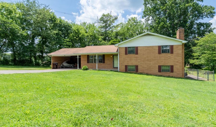 898 W Cunningham St, Alcoa, TN 37701 - 4 Beds, 2 Bath