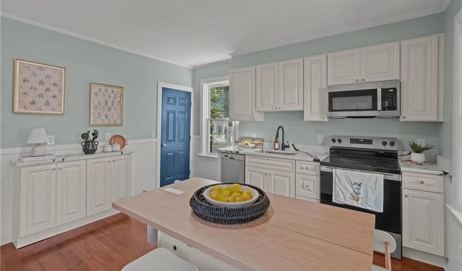 1 Cray St, Cumberland, RI 02864 - 6 Beds, 3 Bath