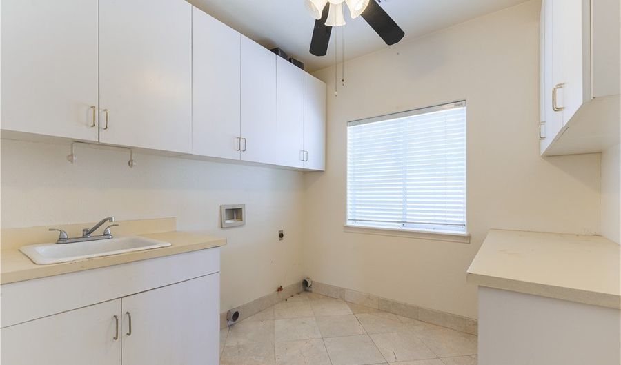 2019 Doral Ct, Henderson, NV 89074 - 6 Beds, 5 Bath