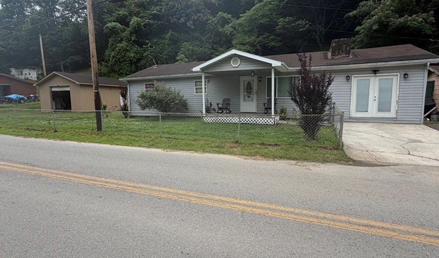 6051 Ky Rt 2030, Banner, KY 41603 - 3 Beds, 1 Bath
