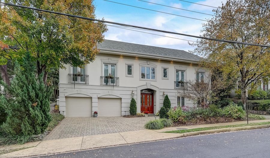4744 34TH St N, Arlington, VA 22207 - 5 Beds, 6 Bath