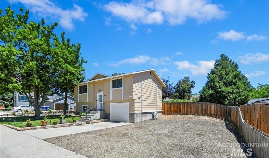 4674 S Joseph Ave, Boise, ID 83709 - 4 Beds, 2 Bath