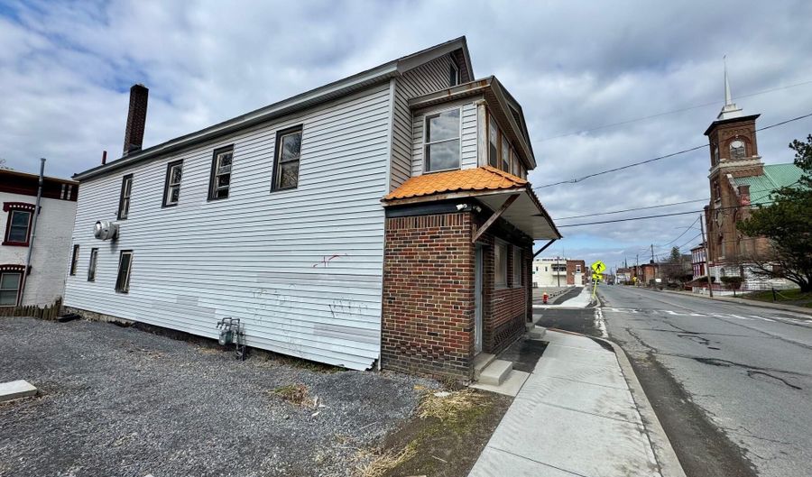 283 E Main St, Amsterdam, NY 12010 - 3 Beds, 3 Bath