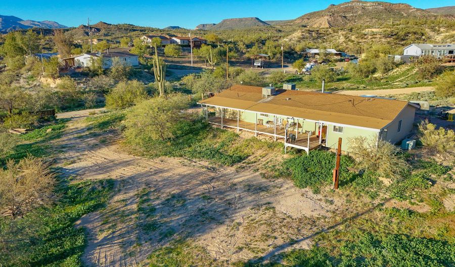 33235 S COLDWATER Rd, Black Canyon City, AZ 85324 - 4 Beds, 2 Bath