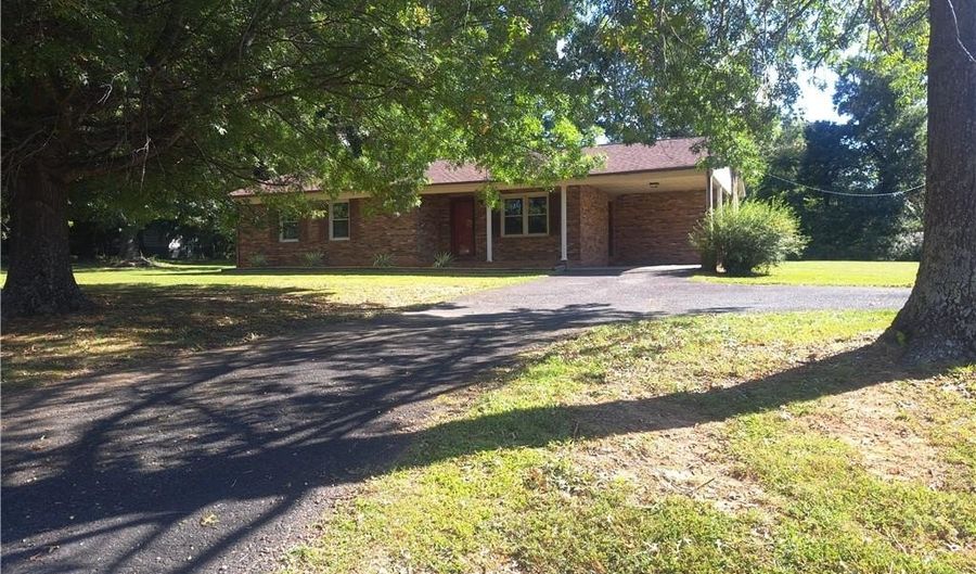 944 Doe Run Rd, Ararat, VA 24053 - 3 Beds, 2 Bath