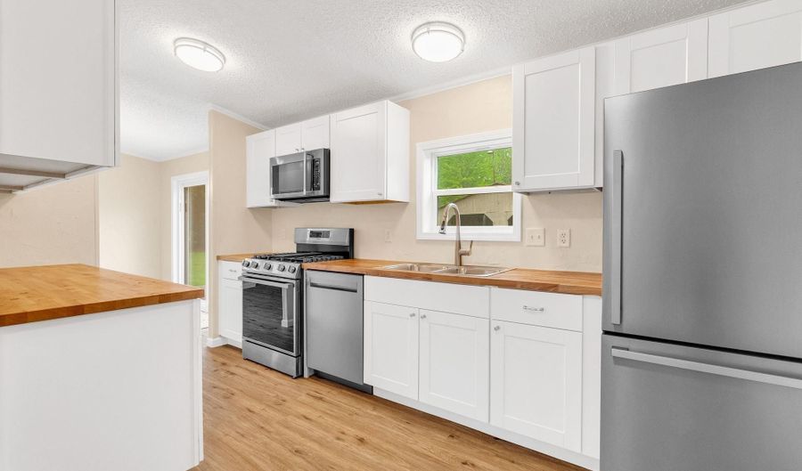 2100 Rowe, Applegate, MI 48401 - 3 Beds, 2 Bath