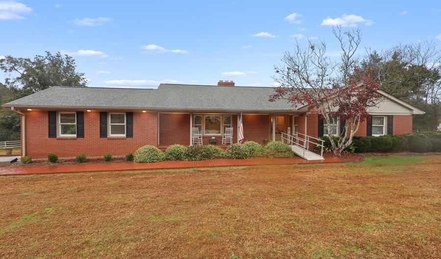 25 Highway 20, Abbeville, SC 29620 - 3 Beds, 2 Bath