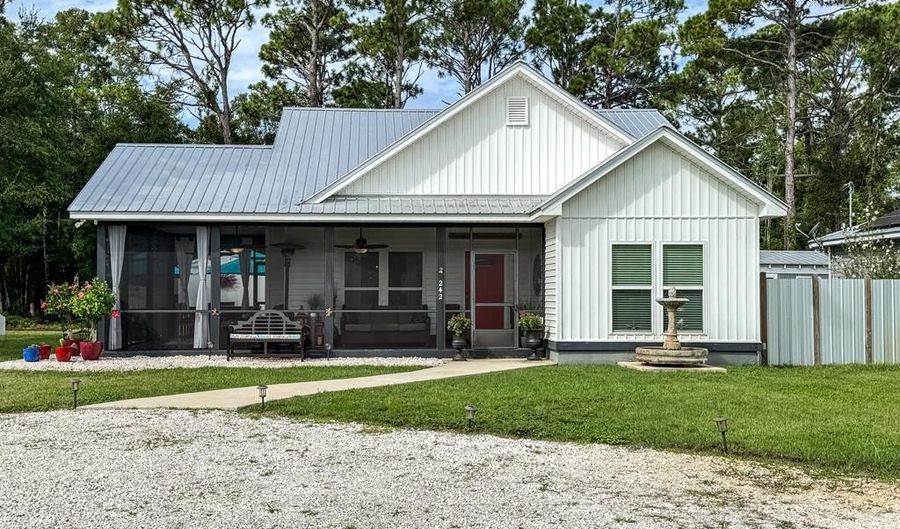242 15th St, Apalachicola, FL 32320 - 3 Beds, 2 Bath