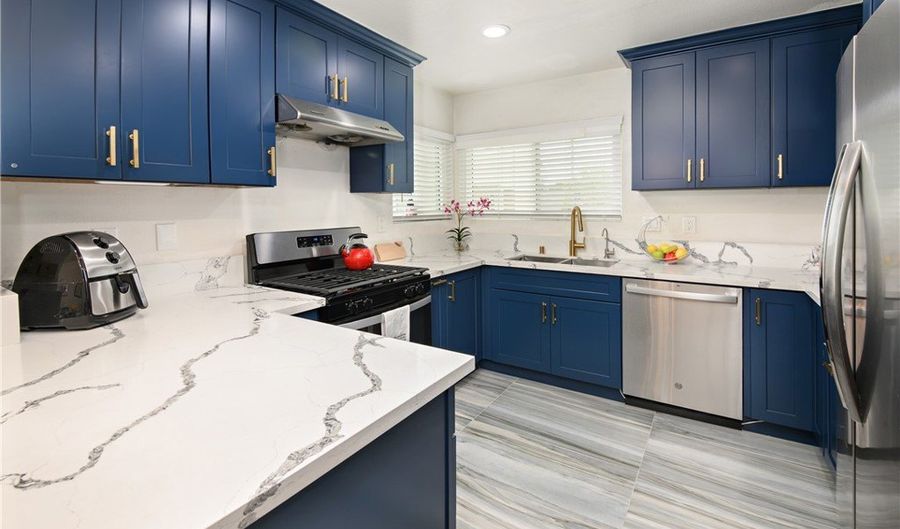 2800 Plaza Del Amo 74, Torrance, CA 90503 - 3 Beds, 3 Bath