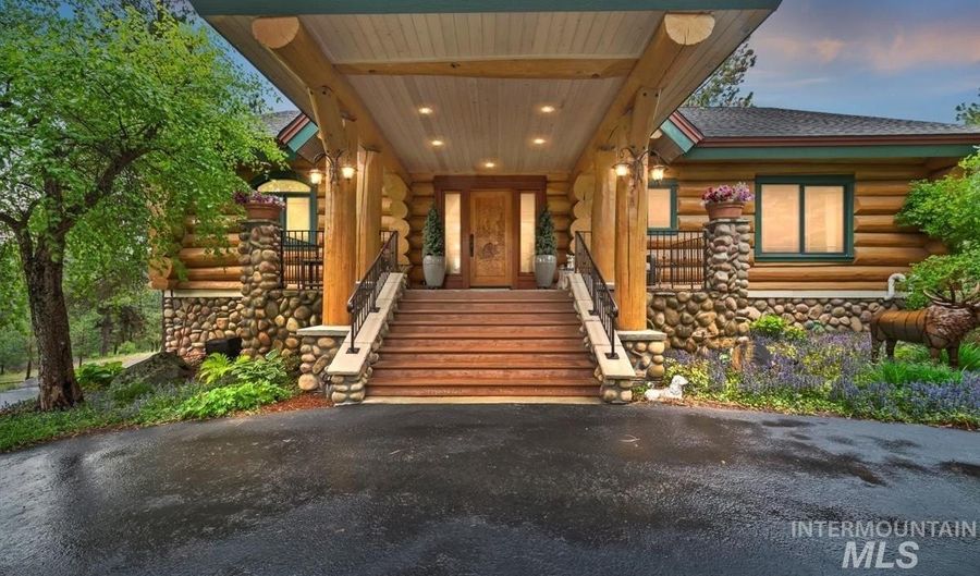 1533 Pine Lakes Ranch Dr, Cascade, ID 83611 - 4 Beds, 3 Bath