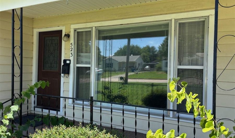 523 S 13th St, McAlester, OK 74501 - 2 Beds, 1 Bath