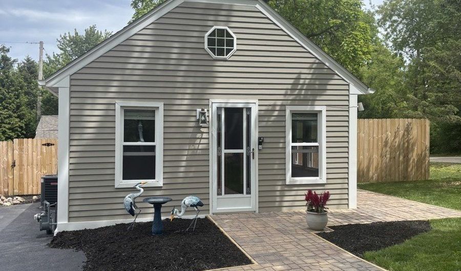 40261 W Beach Ln, Antioch, IL 60002 - 2 Beds, 1 Bath
