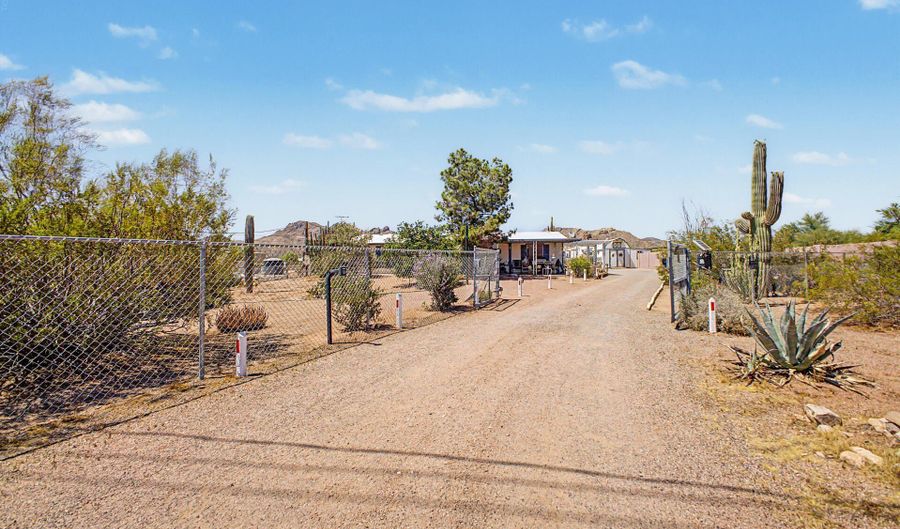 146 W McKellips Blvd, Apache Junction, AZ 85120 - 3 Beds, 2 Bath