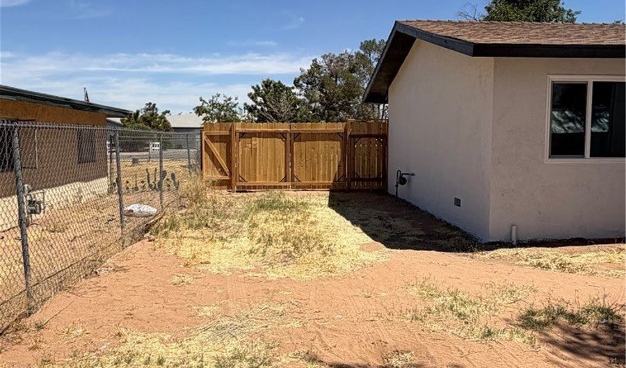 21975 Mohican, Apple Valley, CA 92307 - 3 Beds, 2 Bath