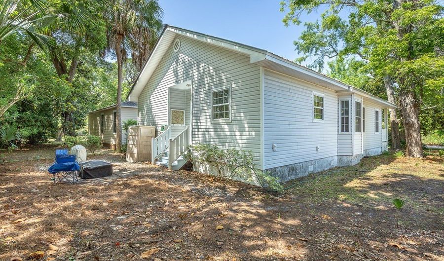 98 Sawyer Ln, Apalachicola, FL 32320 - 3 Beds, 2 Bath