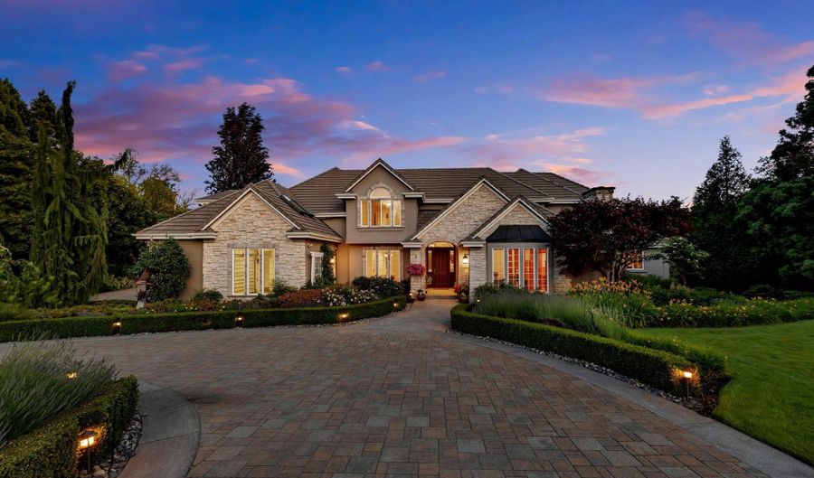 8913 NE 151ST Cir, Battle Ground, WA 98604 - 4 Beds, 5 Bath
