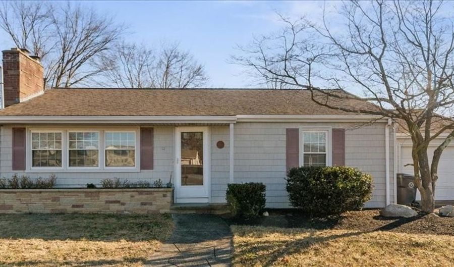 91 Weeden Ave, East Providence, RI 02916 - 2 Beds, 1 Bath