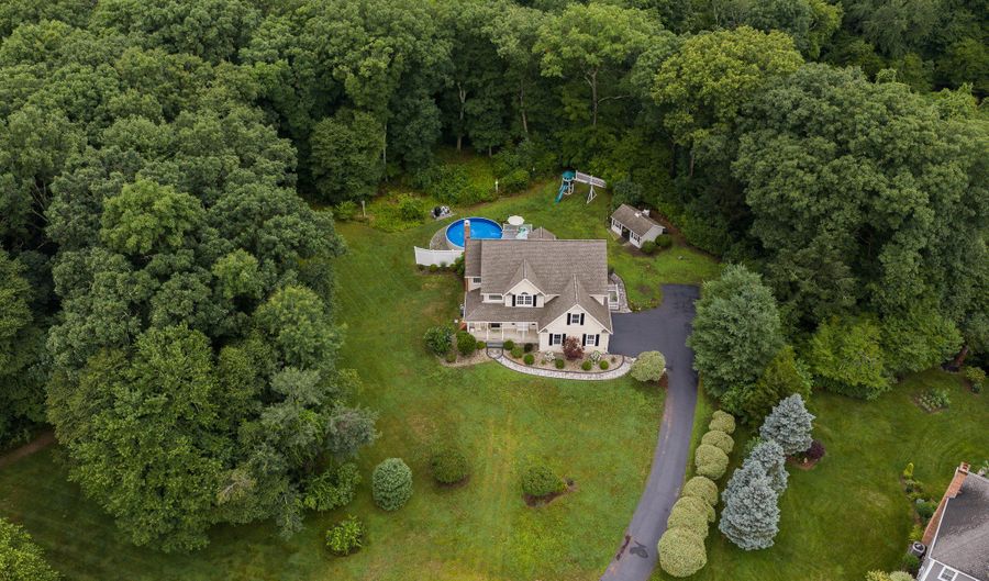 106 Stonecroft Ln, Coventry, CT 06238 - 4 Beds, 3 Bath