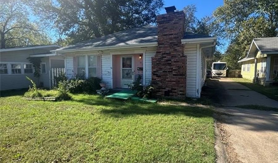 901 Wolverton, Ardmore, OK 73401 - 3 Beds, 2 Bath